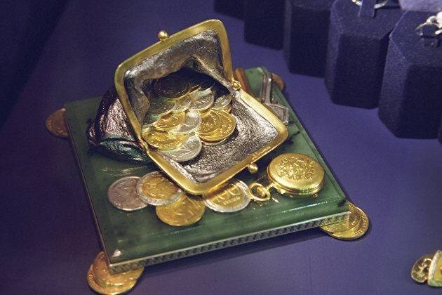 Цена июньского фьючерса на золото на нью-йоркской бирже Comex росла на 0,6% - до 1852,1 доллара