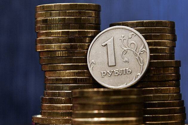Bloomberg: рубль стал лучшей среди крупнейших мировых валют по укреплению к доллару США