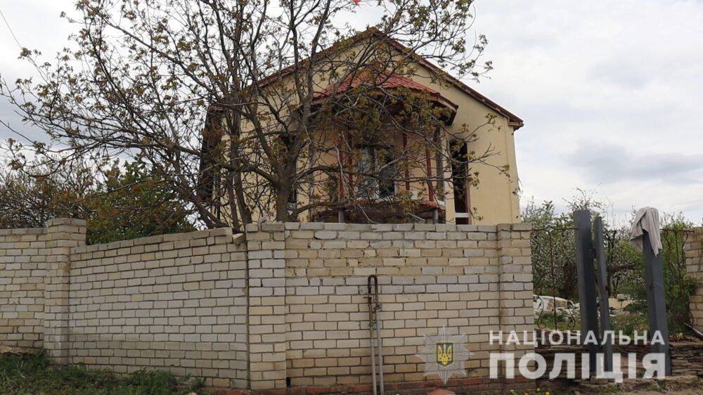 Вражеский танк расстрелял жилой дом в Харьковской области: раненых во время обстрела мужчин вывезли в РФ