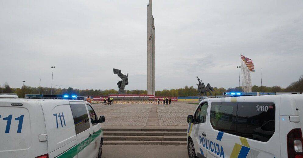 За сутки собрано более 100 тысяч евро на снос памятника в парке Победы