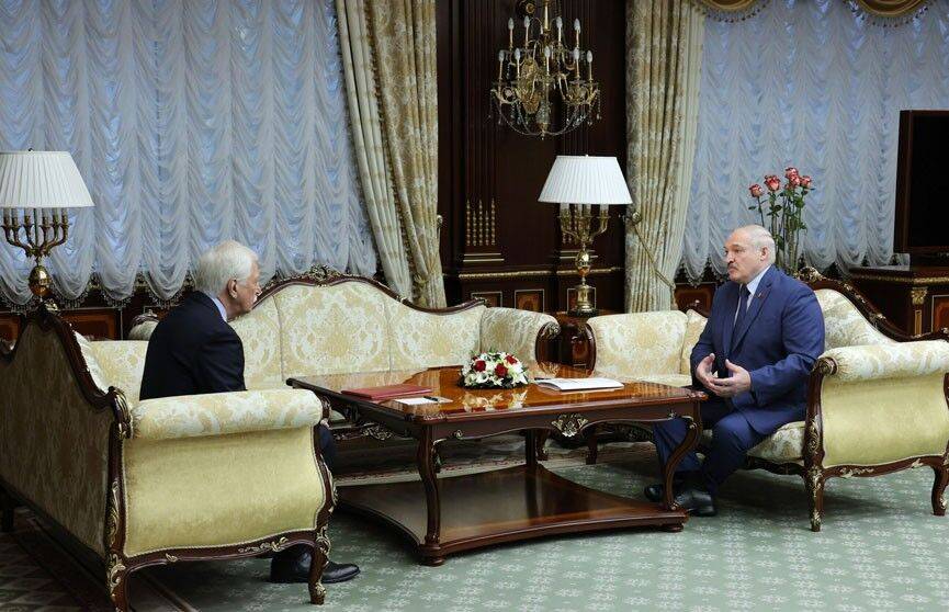 Александр Лукашенко обсудил с Борисом Грызловым вопросы рыночного сотрудничества и импортозамещения в сфере IT