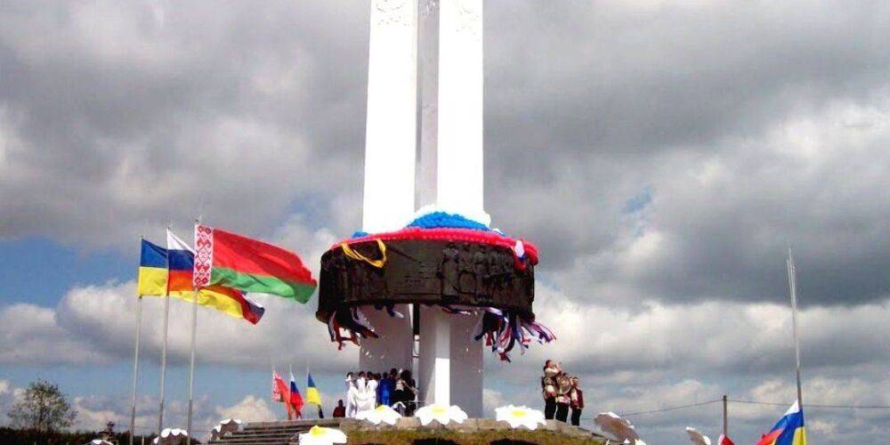 В Черниговской области снесут монумент Три сестры, посвященный «дружбе» Украины, Беларуси и РФ