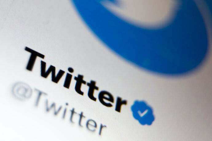 Два топ-менеджера Twitter ушли с должностей в процессе передачи компании Маску