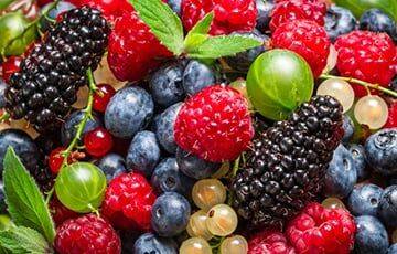 Медики назвали ягоду, которая которая защищает от деменции