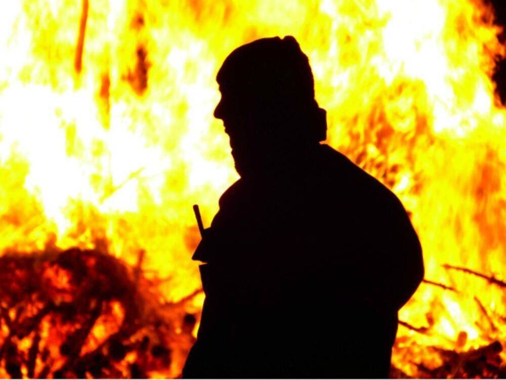 На Урале разгорелся страшный пожар на заводе миллиардера Пумпянского (фото)