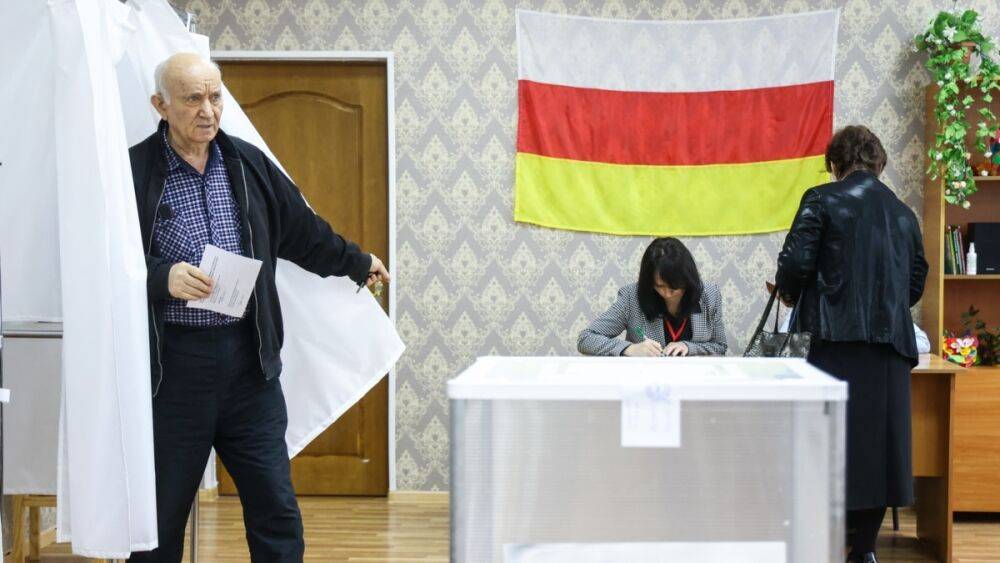 Проигравший выборы президент Южной Осетии назначил референдум о вхождении её в Россию