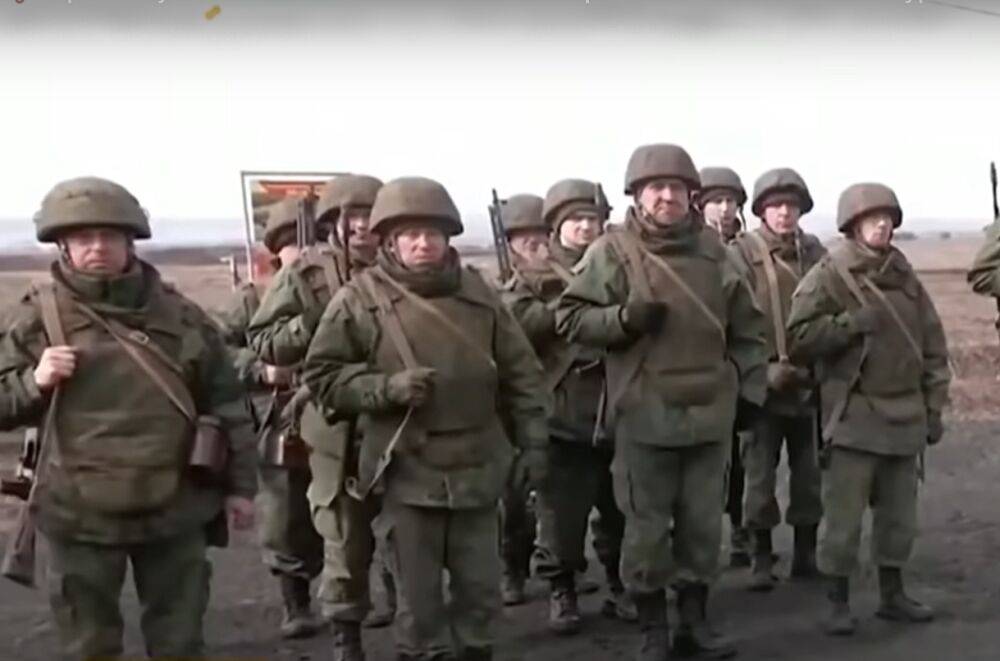 Вояки рф проводят показательные мероприятия: как запугивают украинцев на оккупированных территориях