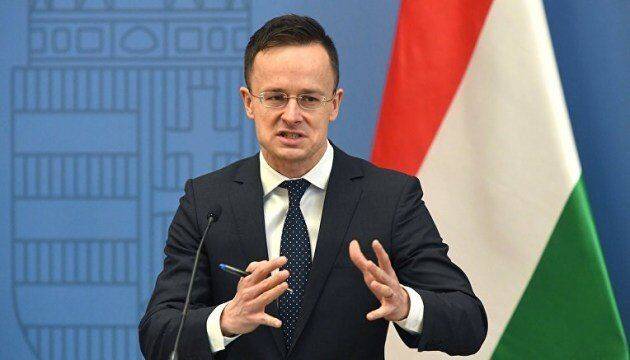 Министр Венгрии озвучил цену отказа страны от российской нефти
