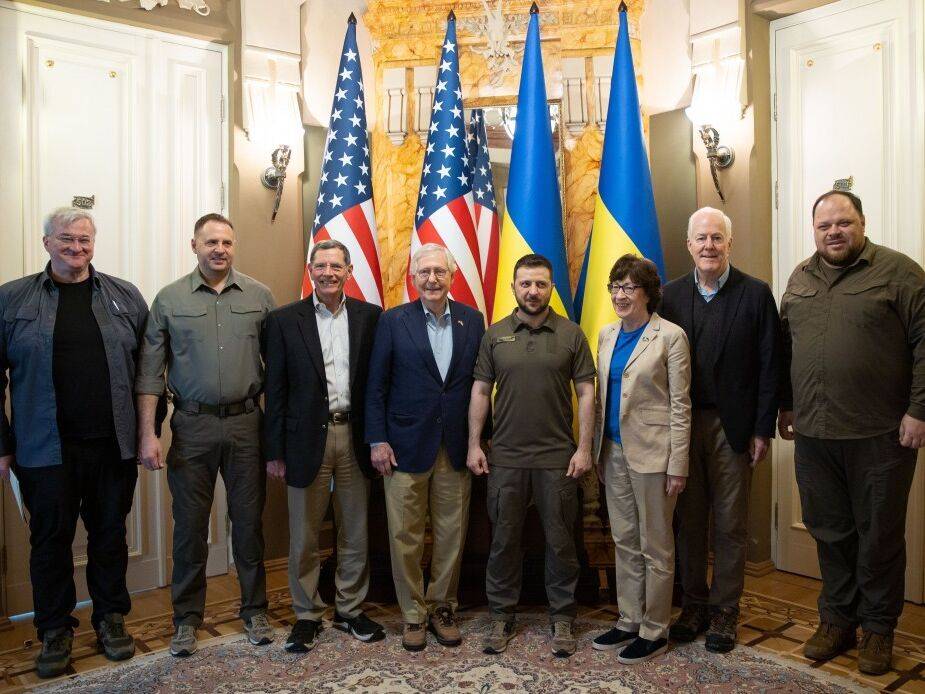 В Киев прибыла делегация Сената США, с ней встретился Зеленский