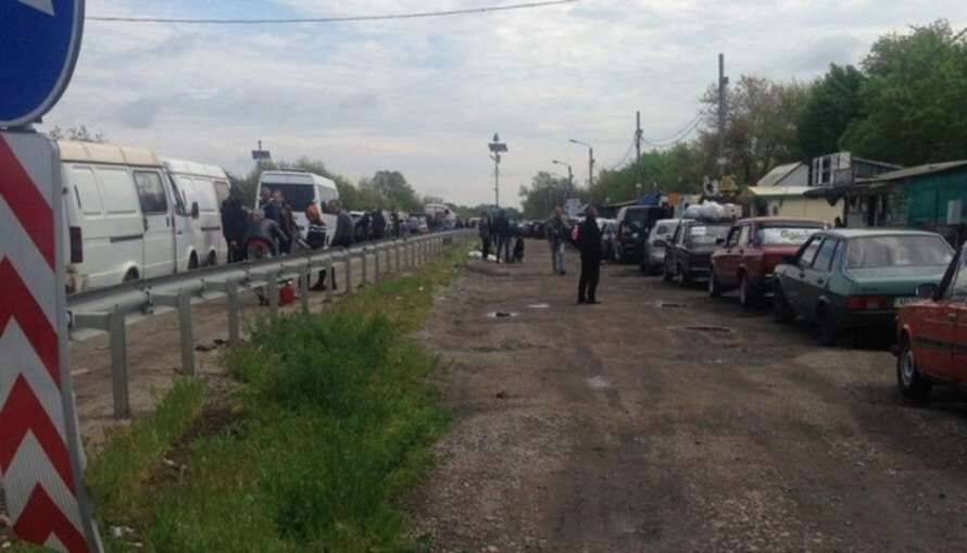 Из Мариуполя в Запорожье эвакуируется колонна из 1000 авто (ФОТО)