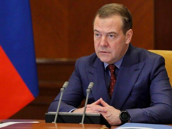 Медведев: россии "плевать на непризнание Западом новых границ Украины"