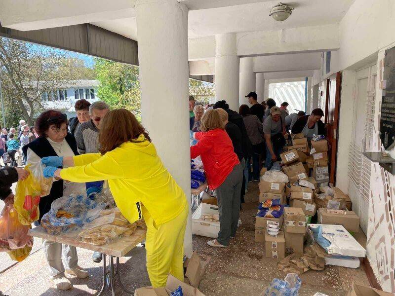 Супермаркет из разрушенной ракетами «Ривьеры» раздал продукты на благотворительность