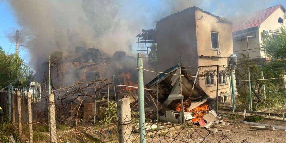 Четверо пострадавших, разрушены дома и машины: спасатели показали последствия ракетного удара по Одесской области