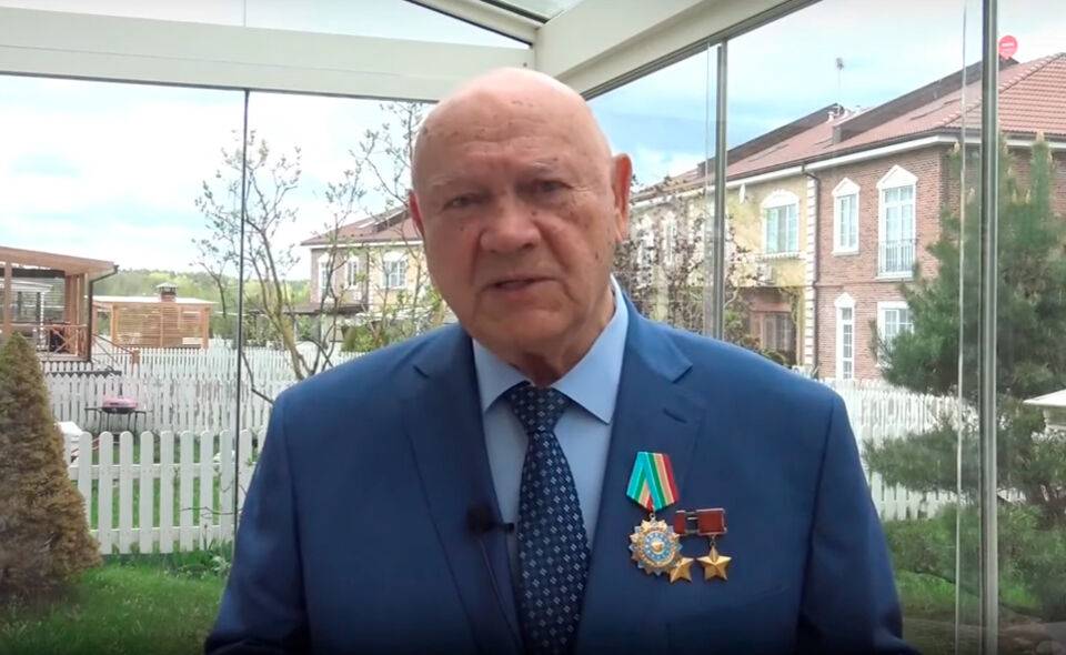 Владимир Джанибеков награжден орденом "Дустлик"