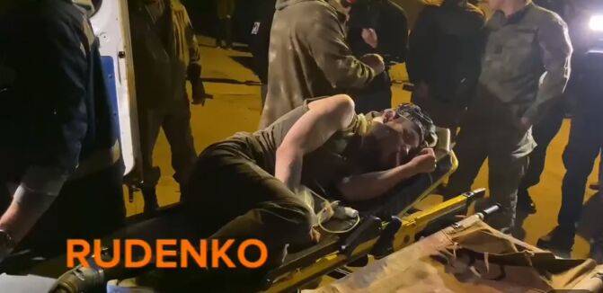 РосЗМІ показали перші кадри евакуації поранених українських військових з "Азовсталі"