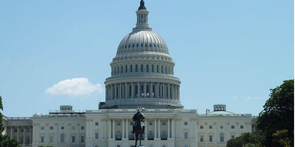Закон о помощи Украине в 40 млрд долларов прошел процедурное голосование в Сенате США