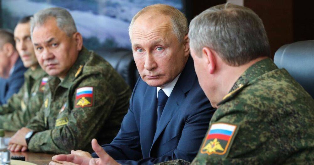 Приказывает генералам: СМИ рассказали, как Путин руководит войной в Украине