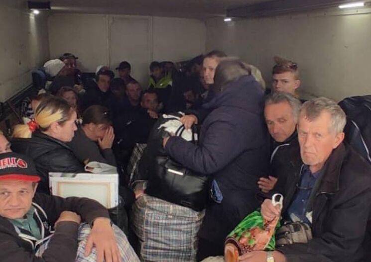 "Проскочили": З Лисичанська та Сєвєродонецька під обстрілами евакуювали 36 людей