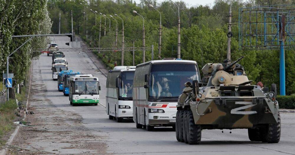 В сопровождении боевиков: "Азовсталь" покинули еще семь автобусов с украинскими бойцами