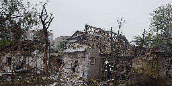 Россия нанесла ракетный удар по Николаеву: загорелся жилой дом, ранен человек
