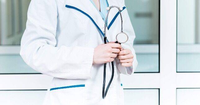 Президент Узбекистана утвердил повышение зарплат врачей и медсестер с 1 июня
