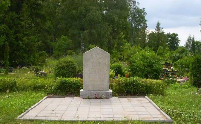 В эстонской волости Ляэнеранна с кладбища пропал памятник советским воинам