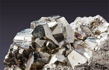 Ученые нашли потенциально живой организм в кристалле возрастом 830 млн лет
