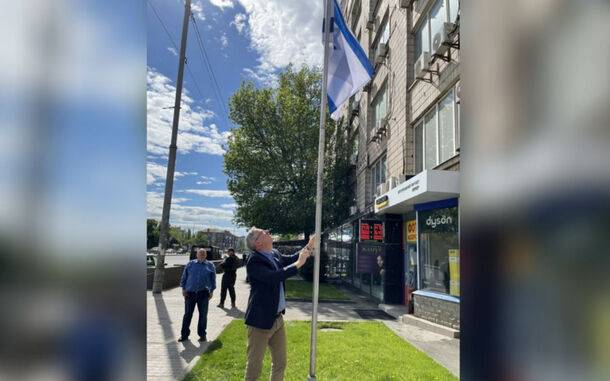 Посол Израиля поднял израильский флаг в Киеве: израильские дипломаты возвращаются к работе