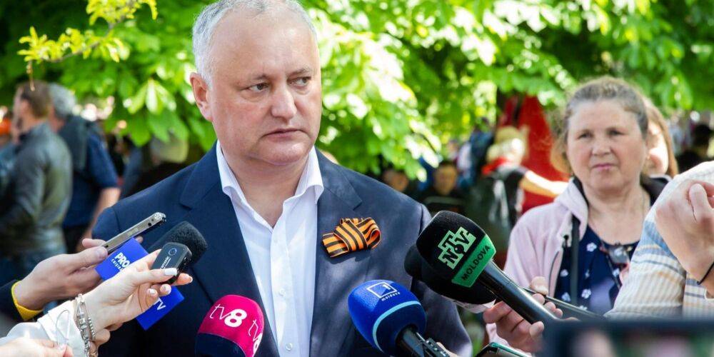 Экс-президент Молдовы Додон был оштрафован за ношение георгиевской ленты