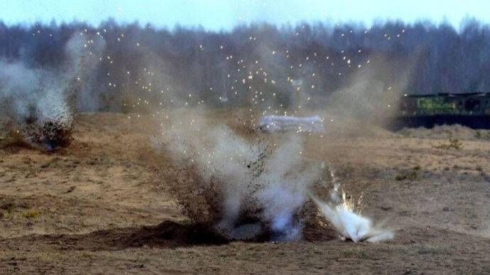 Россияне из пулеметов, гранатометов и артиллерии обстреляли Сумщину и Черниговщину