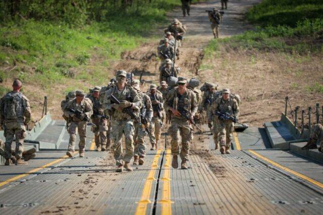Армия США объявила о предстоящем развертывании подразделений в ответ на вторжение в Украину