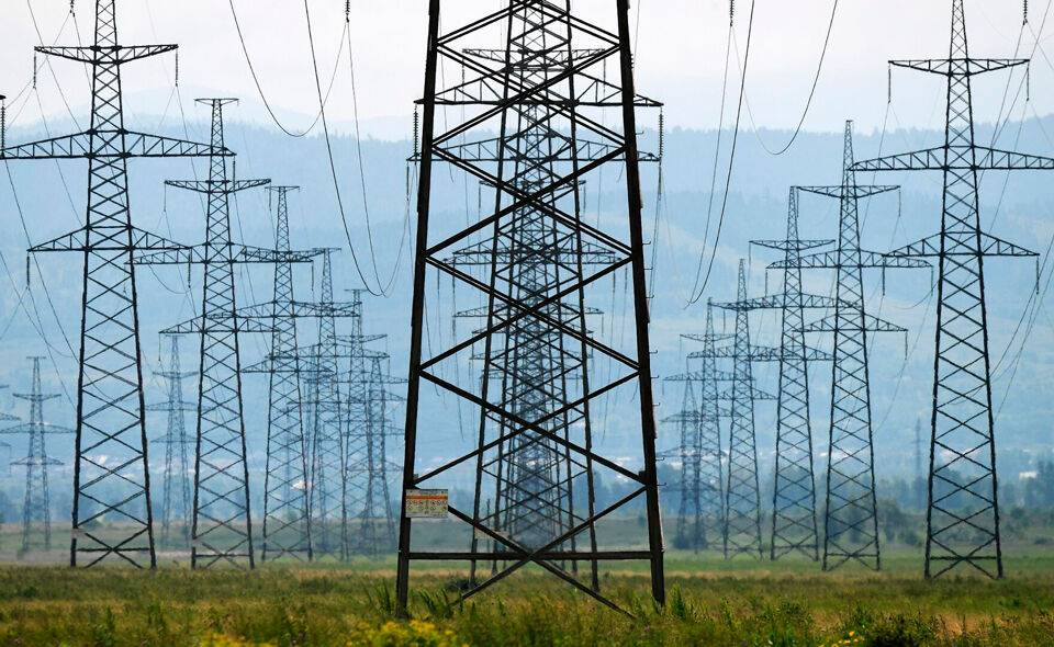 Афганистан задолжал более $100 млн за электроэнергию Узбекистану и Таджикистану. Талибы говорят, что виноваты банки