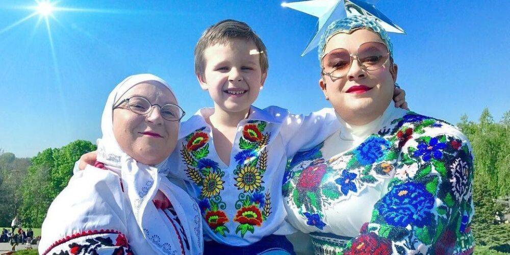 «В наших сердцах вышита Украина!». Верка Сердючка, Катя Осадчая, Monatik и другие украинские звезды отмечают День вышиванки
