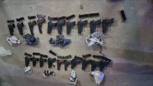 Полиция предотвратила контрабанду крупной партии пистолетов из Иордании в ПА