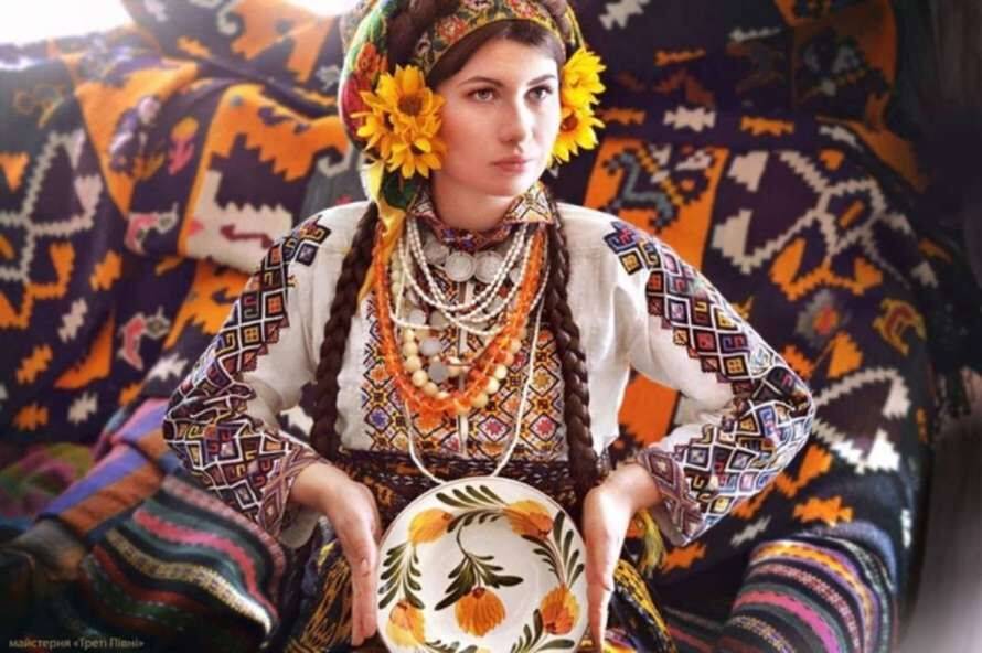 Ко Дню вышиванки украинцам показали, чем отличаются узоры Полтавщины от Буковины (ФОТО)