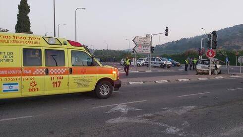 Машина врезалась в грузовик возле Зихрон-Яакова: погибла девушка, еще 7 ранены