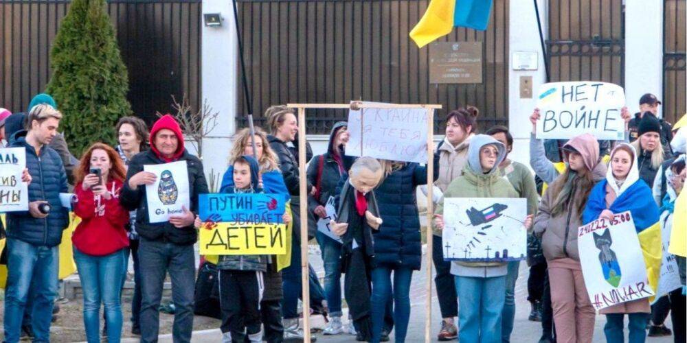 «У нас это не запрещено»: в Молдове ответили на возмущение Захаровой из-за протестов возле посольства РФ