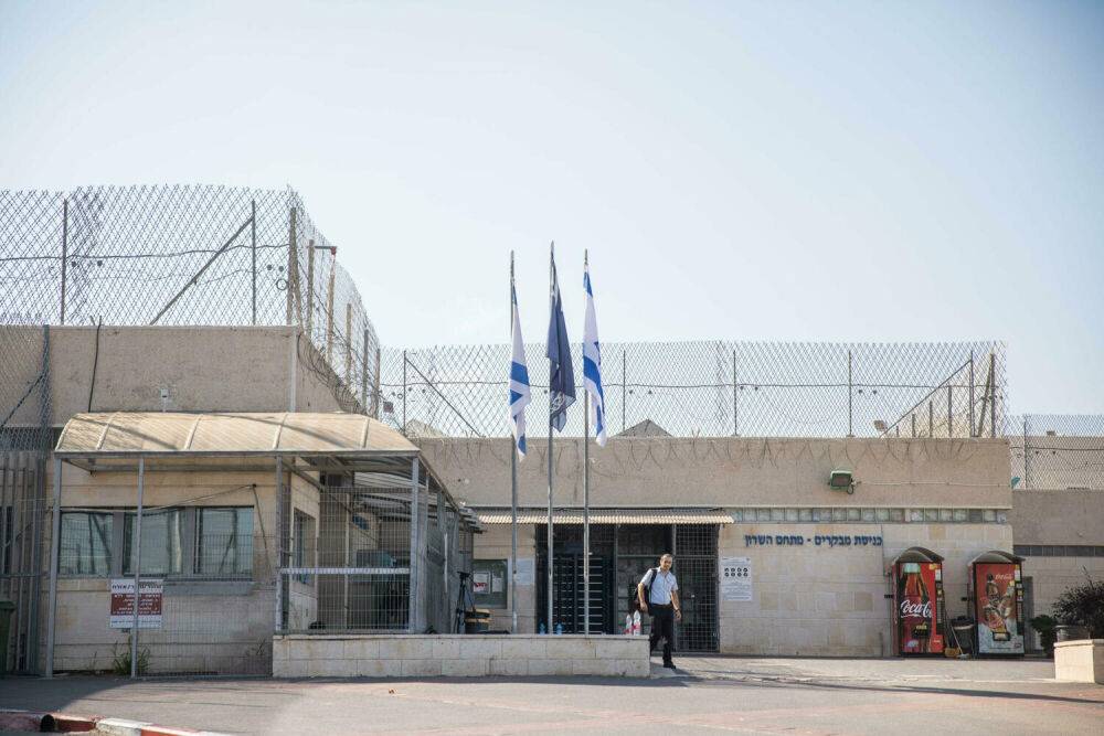 Подозрение на теракт в тюрьме Адарим