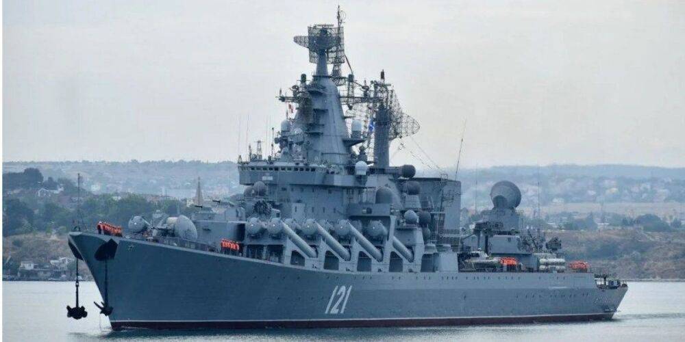 В Черном море находятся два боевых российских корабля, на борту которых до 16 крылатых ракет типа Калибр — Генштаб