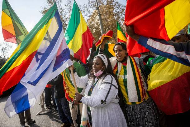 «Жалко, что не убили 100 эфиопов»: менеджера таможни уволят за расистские высказывания