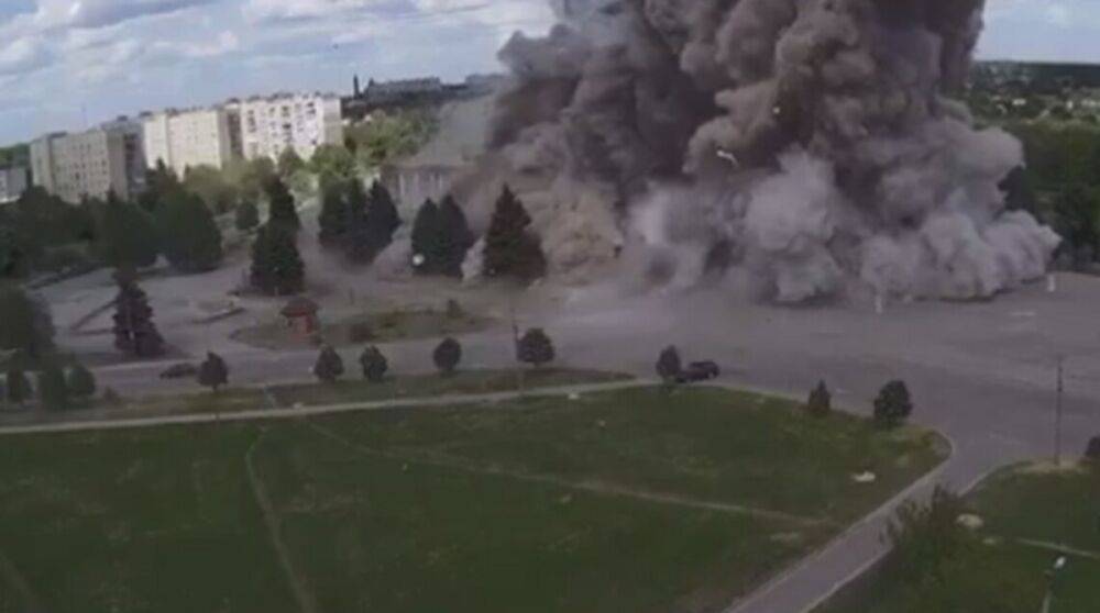 По Лозовой на Харьковщине нанесен ракетный удар – разрушен ДК, есть раненые