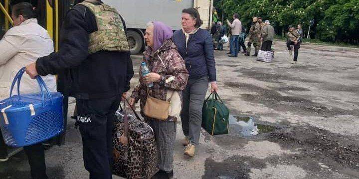 За сегодня из самых горячих точек Луганской области вывезли около 40 человек — Гайдай