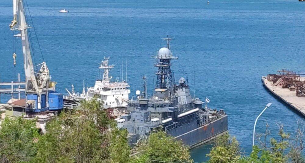 РС: Оккупанты ремонтируют в Крыму корабль, его подбили в Бердянске – фото