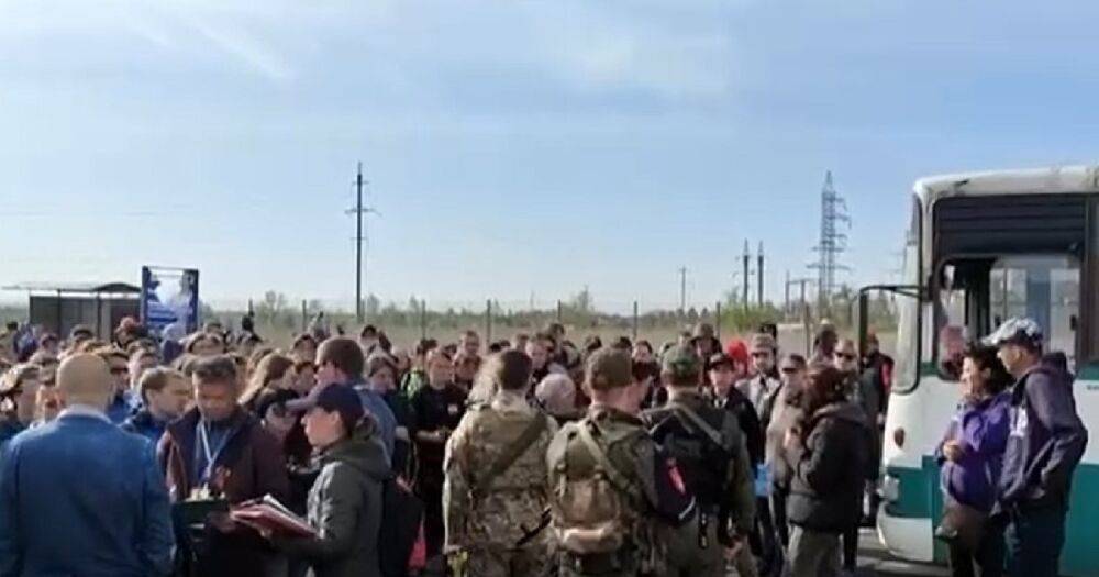 Украинцев насильно вывозят из Мариуполя в Россию: как происходит депортация (видео)