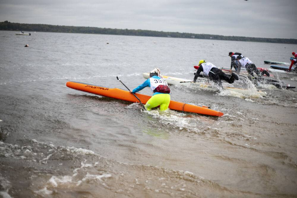 В Тверской области стартовали самые массовые в России соревнования по сапсерфингу