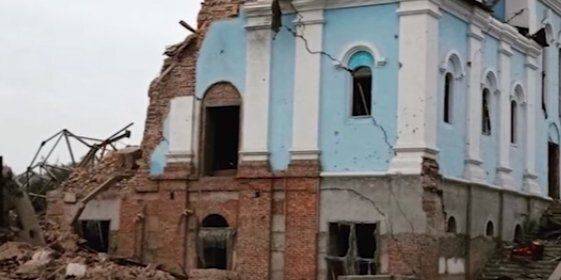 В Донецкой области оккупанты нанесли авиаудар по храму, в подвале которого укрывались около 100 человек