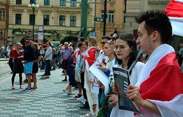 Белорусские студенты провели акцию в центре Праги