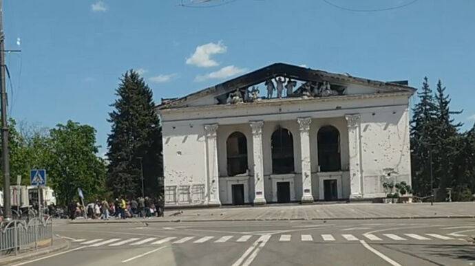Мариуполь: оккупанты устроили экскурсию в уничтоженном Драмтеатре – советник мэра
