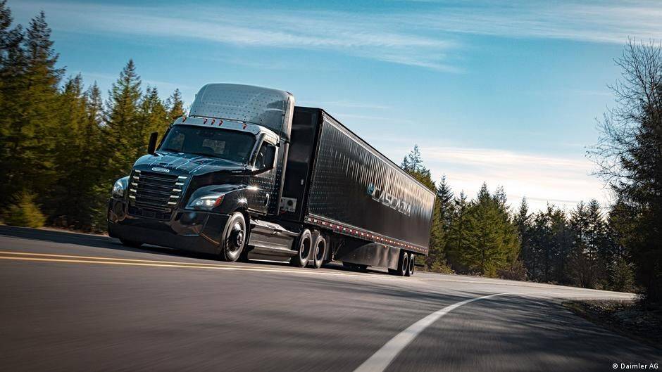 Daimler Truck запускает в США в серию электрический грузовик Freightliner
