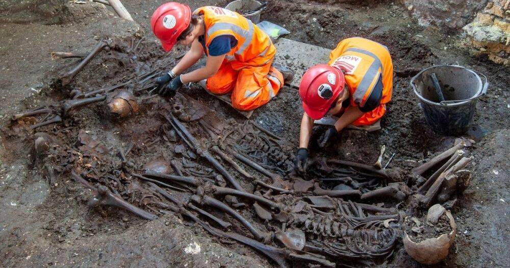 Чумная яма. В Британии археологи раскопали захоронение жертв "Черной смерти" (фото)